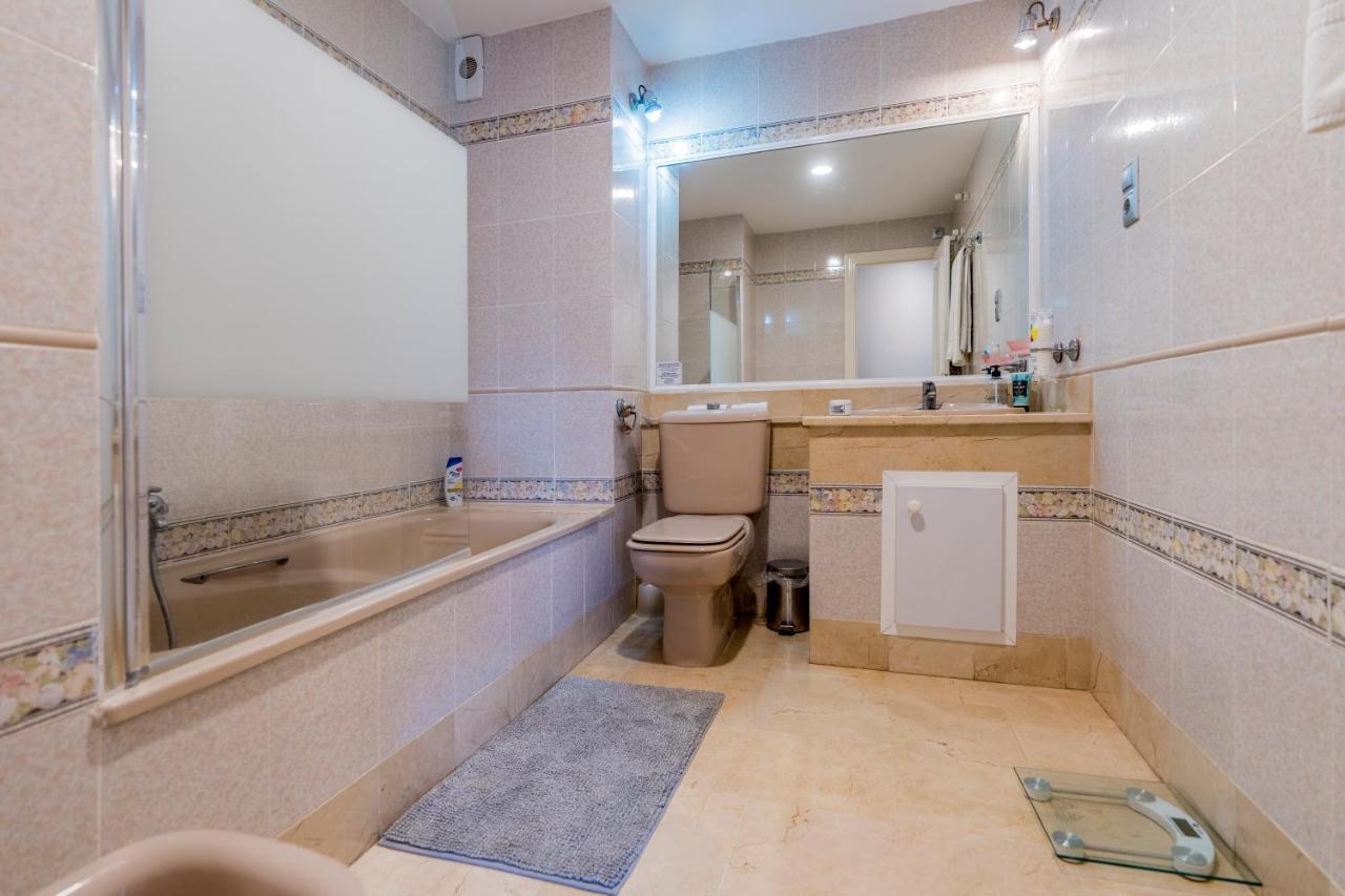Beautiful 2 Bed With Pool And Golf Views Appartement *