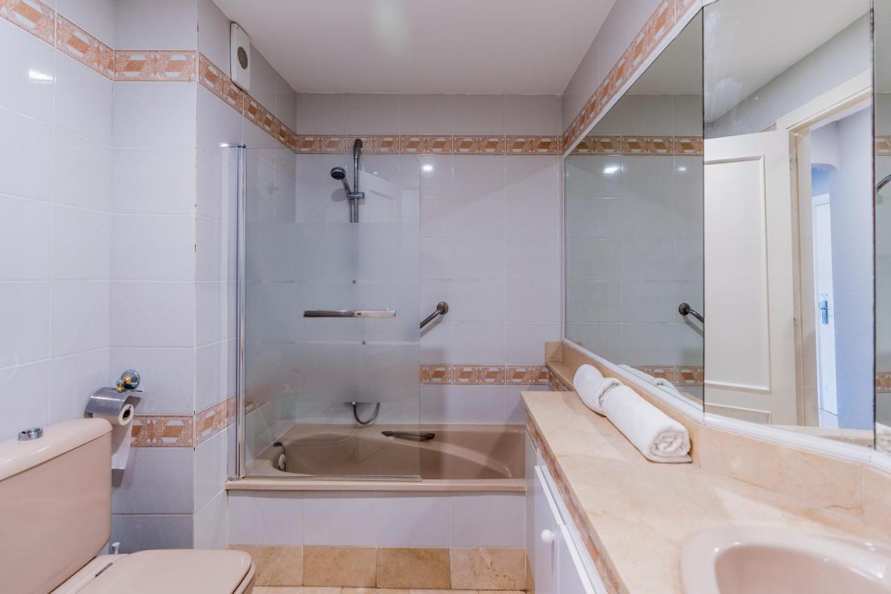 Beautiful 2 Bed With Pool And Golf Views Appartement *